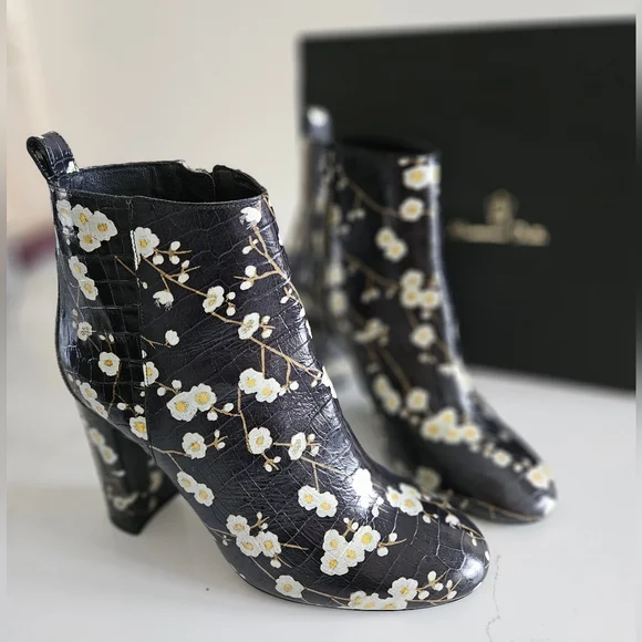 Massimo Dutti Zara Leather Ankle Boots with flowers US 7.5 - Picture 7 of 13